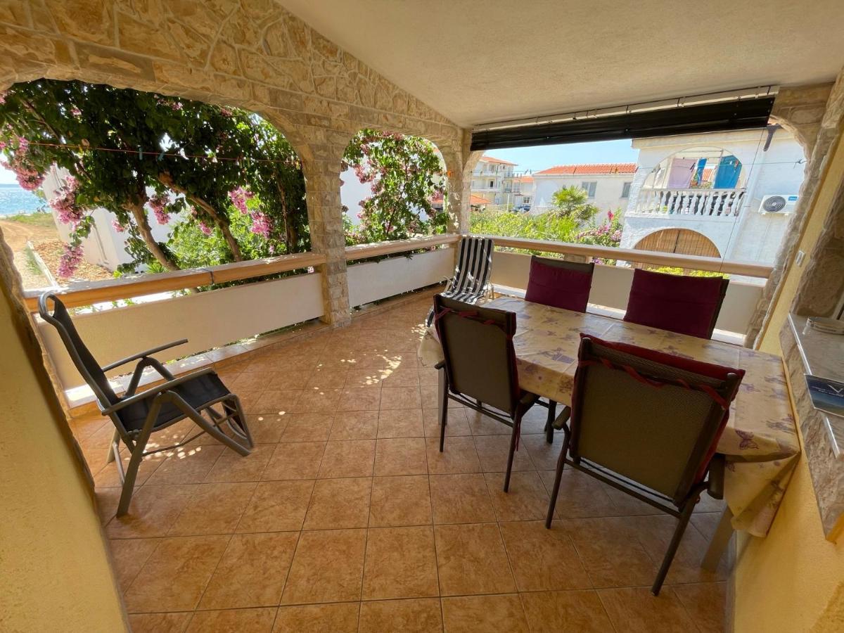 Apartements Delfin Vir Exteriér fotografie