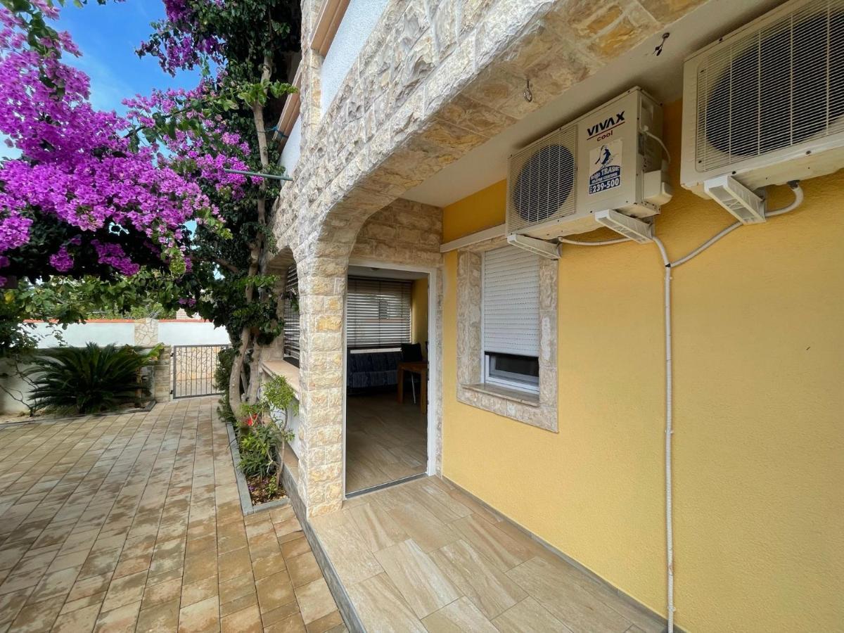 Apartements Delfin Vir Exteriér fotografie
