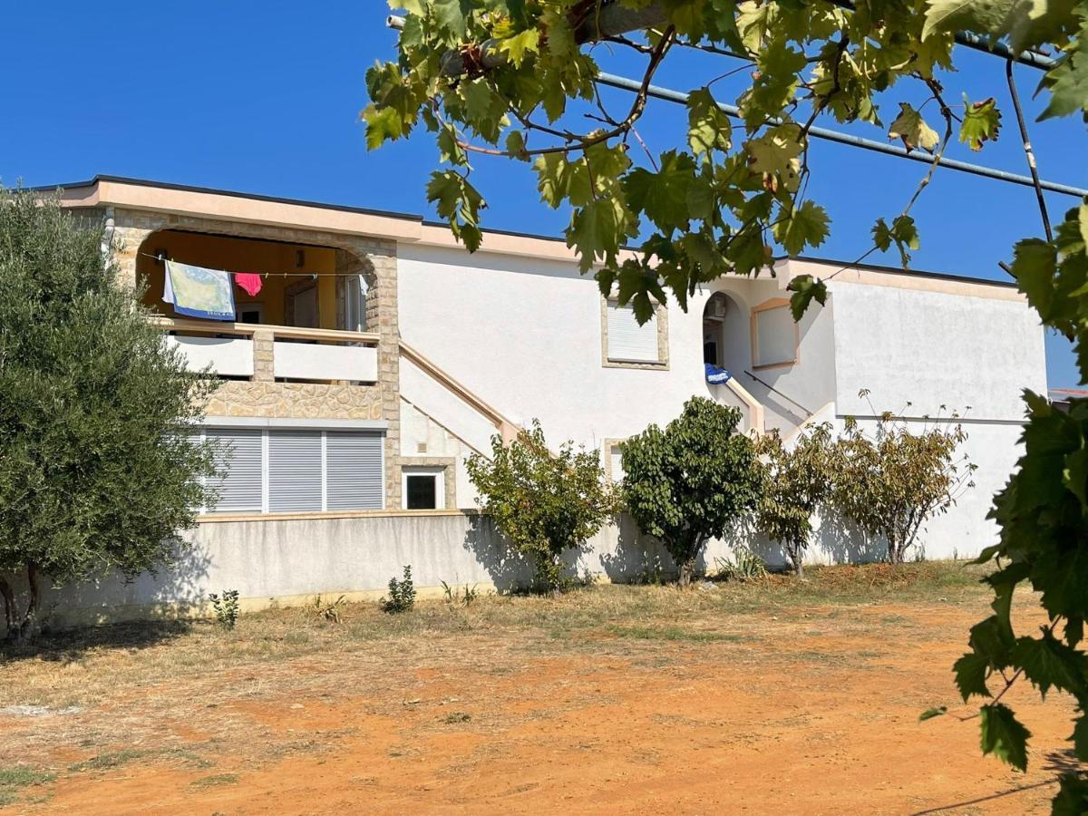 Apartements Delfin Vir Exteriér fotografie